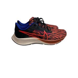 Nike Women's Sneakers - Black and Red